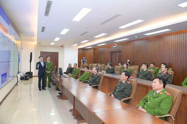 Bộ trưởng Tô Lâm kiểm tra công tác tại một số đơn vị của Bộ Công an