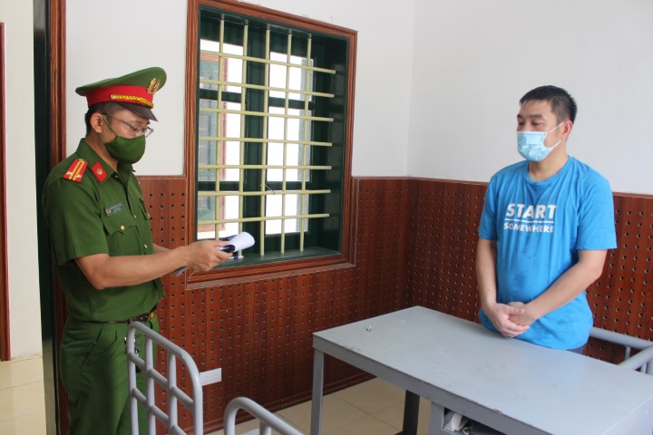 Cơ quan Cảnh sát điều tra Công an tỉnh Nghệ An tống đạt quyết định khởi tố bị can Đào Xuân Dương