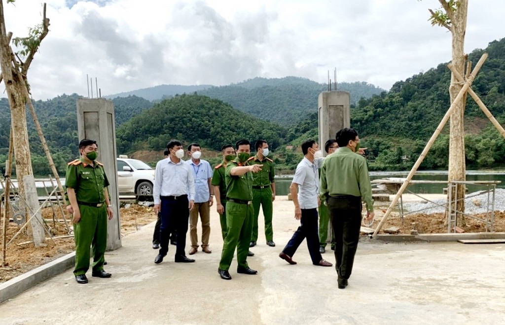 Đoàn công tác của Công an tỉnh Nghệ An kiểm tra việc xây dựng mô hình cải cách hành chính Công an xã tại huyện Con Cuông