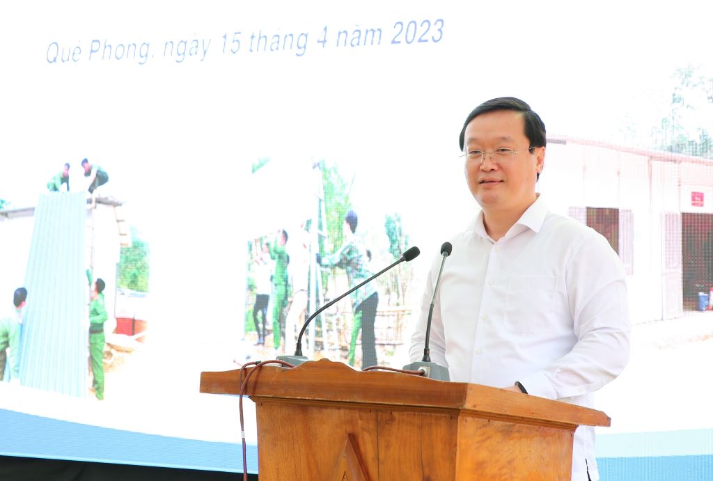 Đồng chí Nguyễn Đức Trung, Phó Bí thư Tỉnh ủy, Chủ tịch UBND tỉnh phát biểu tại Lễ bàn giao