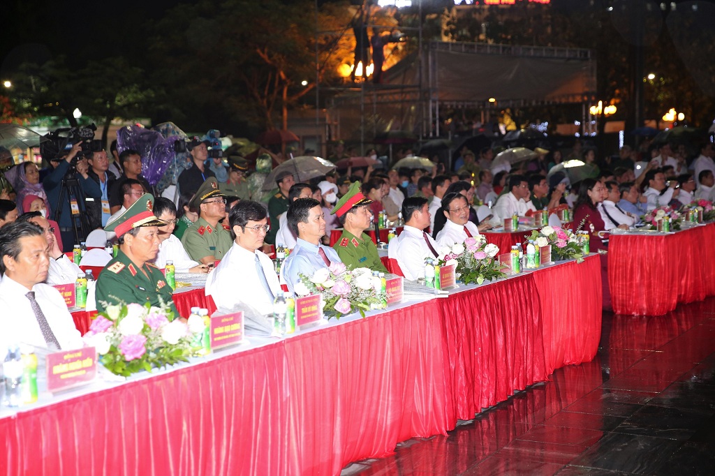 Các đại biểu dự khai mạc Lễ hội Làng Sen 2023