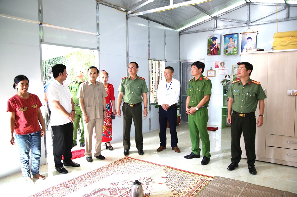 Bàn giao nhà điều trị Trạm Y tế xã Mường Ải, huyện Kỳ Sơn