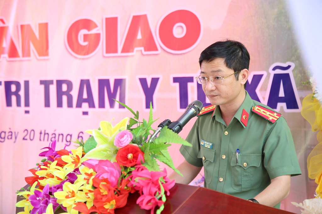 Đồng chí Đại tá Trần Ngọc Tuấn, Phó Giám đốc Công an tỉnh phát biểu tại buổi lễ
