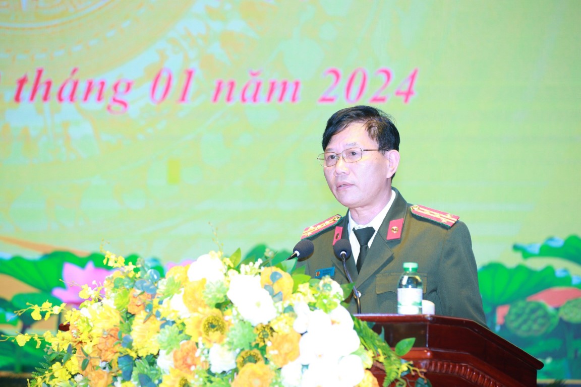 Đồng chí Đại tá Lê Văn Thái, Phó Giám đốc Công an tỉnh phát biểu tại Hội nghị