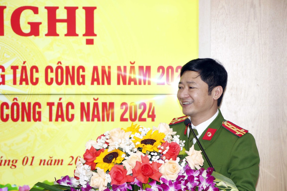 Đồng chí Đại tá Trần Ngọc Tuấn – Phó Giám đốc Công an Nghệ An  phát biểu tại hội nghị