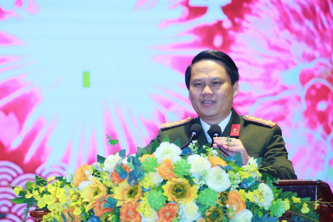 Đồng chí Đại tá Bùi Quang Thanh, Giám đốc Công an tỉnh chúc mừng năm mới đến toàn thể cán bộ, chiến sỹ và gia đình năm mới sức khỏe, hạnh phúc, an khang thịnh vượng