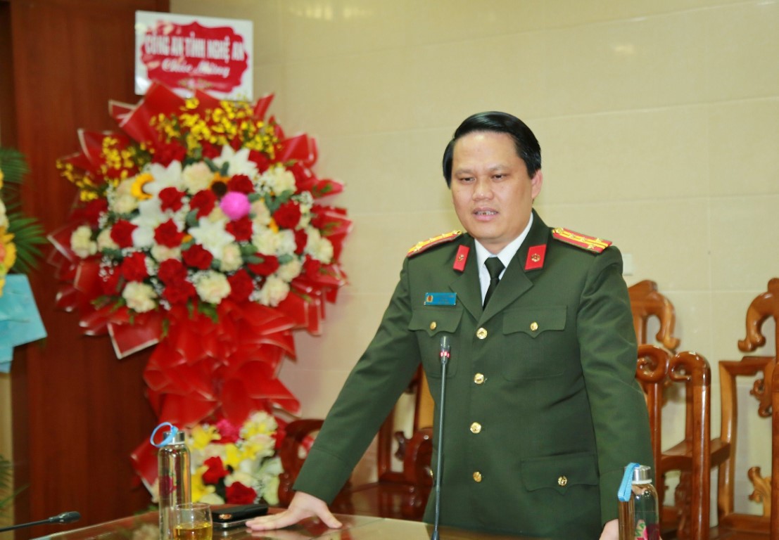 Đồng chí Đại tá Bùi Quang Thanh, Giám đốc Công an tỉnh gửi lời chúc mừng đến đội ngũ lãnh đạo, cán bộ, bác sĩ, nhân viên ngành Y tế tỉnh.