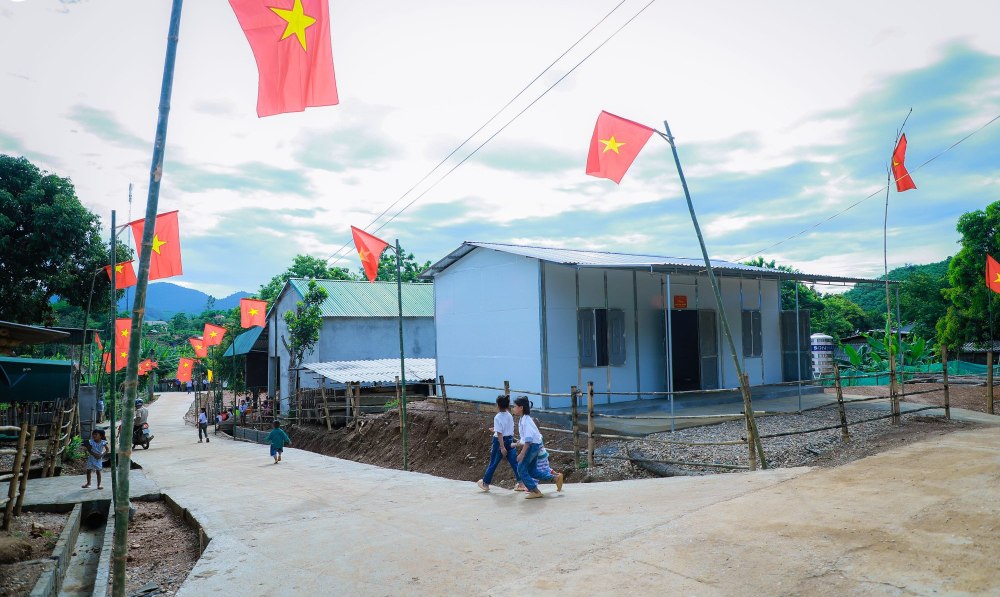 Những ngôi nhà ấm áp nghĩa tình Bộ Công an vận động cho người nghèo ở Nghệ An.