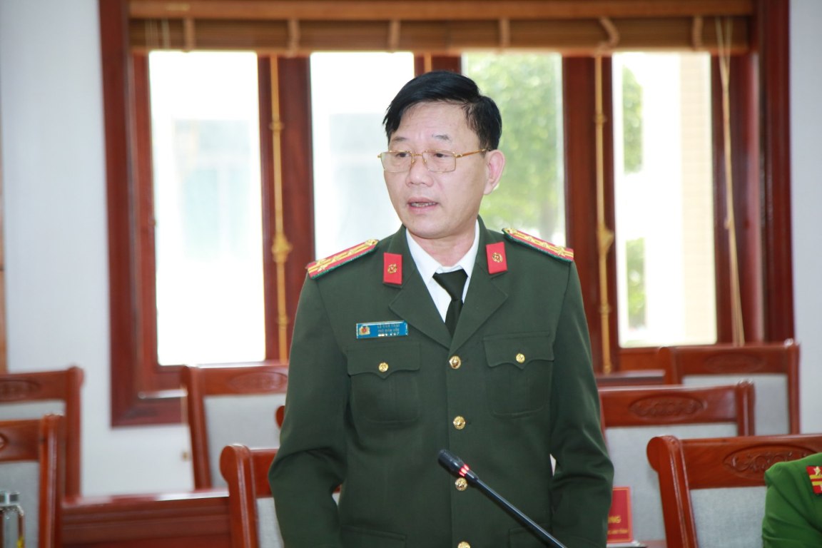 Đồng chí Đại tá Lê Văn Thái - Phó Giám đốc Công an tỉnh Nghệ An phát biểu